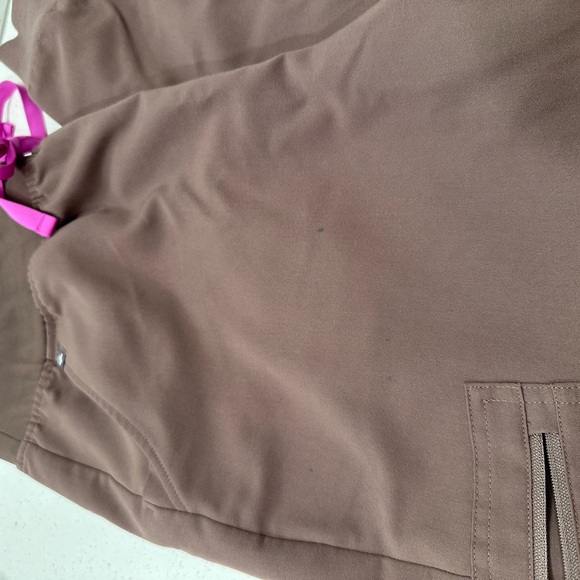 FIGS SMOKEY TAUPE - Picture 2 of 4